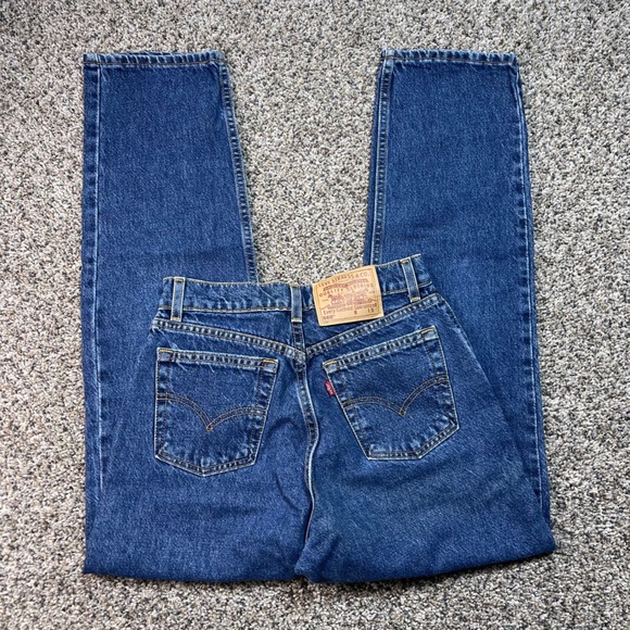 Vintage Levi's 560 Women's 24x29 Loose Fit Straight Jeans Made USA Dark Wash 90s - Picture 9 of 10
